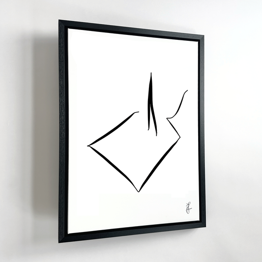 Dit werk heet "Buiten Kaders". Het is een abstract werk van zwarte lijnen op een wit canvas doek in een luxe zwarte floating frame. Het is een minimalistisch werk voor aan de muur wat gaat over het lef om buiten de gebaande paden te durven treden. Op het doek is een figuur te zien die in een open kader staat. Het werk is ondertekend met de initialen PJ.